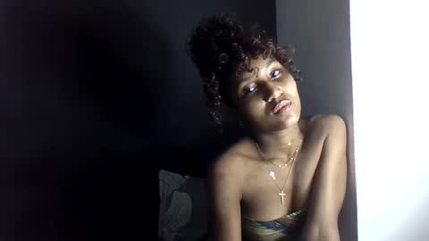 Snapshot of amelisy20005 chatting on April 21, 3:02 am amelisy20005 online show from April 21, 3:02 am