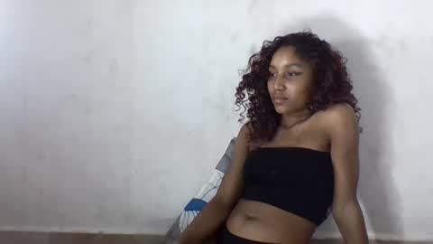 Snapshot of amelisy20005 chatting on April 28, 2:27 am amelisy20005 online show from April 28, 2:27 am