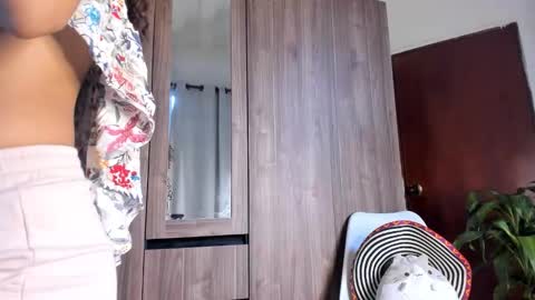 Snapshot of amely_sweetheat chatting on February 6, 2:53 pm Amely online show from February 6, 2:53 pm