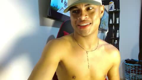 Snapshot of america_27 chatting on April 11, 3:22 am AMILCAR online show from April 11, 3:22 am