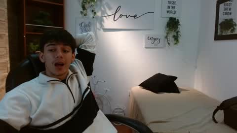 Snapshot of amethystshadow chatting on May 12, 9:23 pm amethystshadow online show from May 12, 9:23 pm
