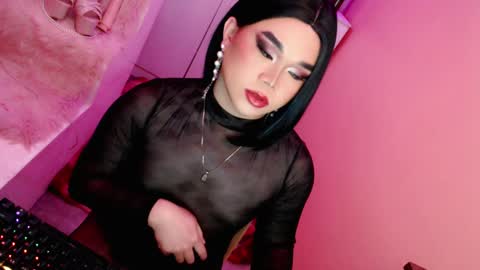 Queen Mireska online show from February 6, 2:15 pm