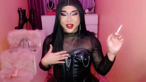 Queen Mireska online show from October 10, 2:05 pm