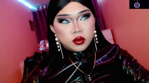 Snapshot of amiadoll chatting on June 5, 3:40 pm Queen Mireska online show from June 5, 3:40 pm