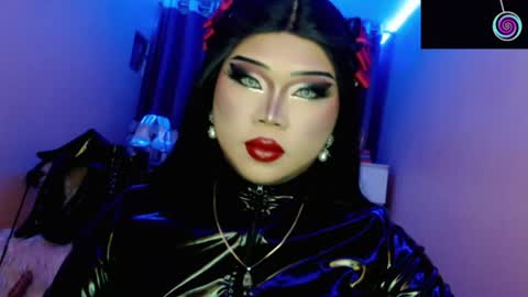 Snapshot of amiadoll chatting on June 21, 3:03 pm Queen Mireska online show from June 21, 3:03 pm