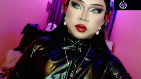 Snapshot of amiadoll chatting on June 27, 2:55 pm Queen Mireska online show from June 27, 2:55 pm