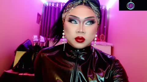 Snapshot of amiadoll chatting on July 4, 4:02 pm Queen Mireska online show from July 4, 4:02 pm