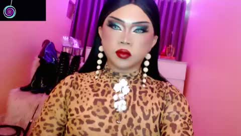 Snapshot of amiadoll chatting on July 9, 3:05 pm Queen Mireska online show from July 9, 3:05 pm