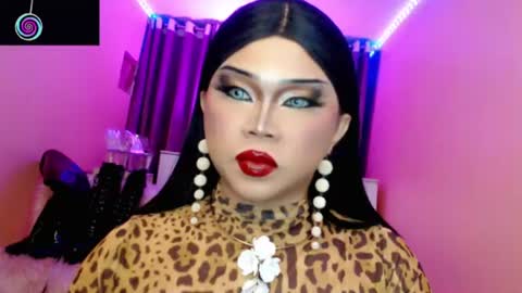 Snapshot of amiadoll chatting on July 10, 1:47 pm Queen Mireska online show from July 10, 1:47 pm