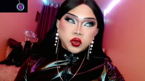 Snapshot of amiadoll chatting on July 18, 1:48 pm Queen Mireska online show from July 18, 1:48 pm