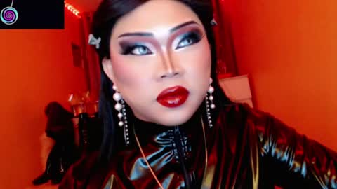 Snapshot of amiadoll chatting on July 25, 2:47 pm Queen Mireska online show from July 25, 2:47 pm