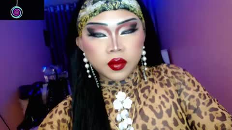 Snapshot of amiadoll chatting on July 28, 1:54 pm Queen Mireska online show from July 28, 1:54 pm