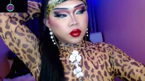Snapshot of amiadoll chatting on July 28, 4:39 pm Queen Mireska online show from July 28, 4:39 pm