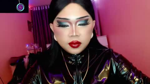 Snapshot of amiadoll chatting on July 29, 5:00 pm Queen Mireska online show from July 29, 5:00 pm