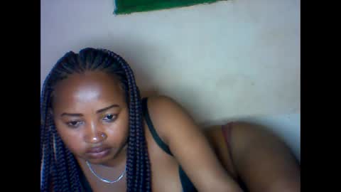 Snapshot of amielle_01 chatting on April 9, 7:41 pm amielle_01 online show from April 9, 7:41 pm