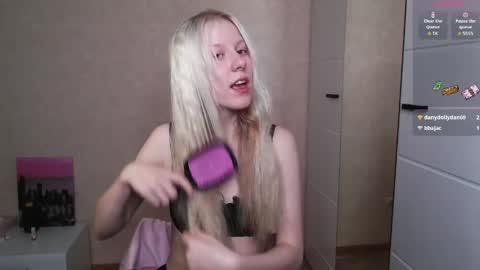 Snapshot of amili_kron chatting on May 22, 6:57 pm MY NAME IS AMILI WELCOME TO MY ROOM online show from May 22, 6:57 pm