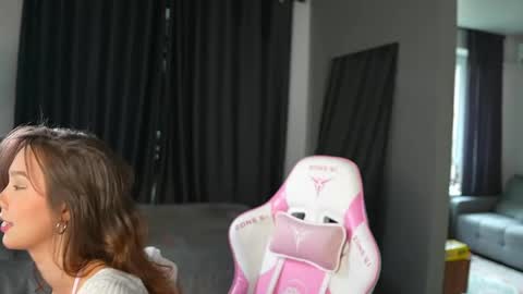 A online show from April 6, 8:15 am