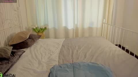 Snapshot of amilia_may chatting on April 2, 8:12 am amilia_may online show from April 2, 8:12 am