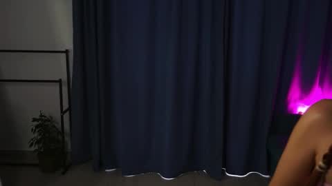 Snapshot of amilifox1 chatting on May 27, 7:16 am amilifox1 online show from May 27, 7:16 am
