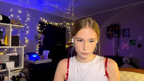 Amily online show from April 18, 2:43 pm