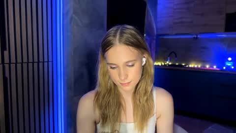 Snapshot of amily_sunray chatting on May 19, 4:35 pm Amily online show from May 19, 4:35 pm