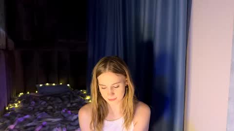 Snapshot of amily_sunray chatting on May 23, 4:44 pm Amily online show from May 23, 4:44 pm