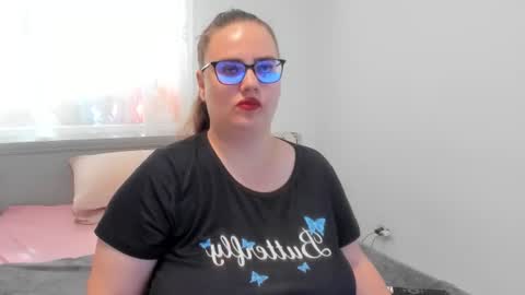 Snapshot of amiravyxen chatting on June 24, 5:28 am Amira Vyxen online show from June 24, 5:28 am