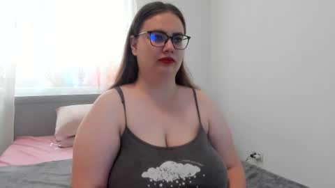 Snapshot of amiravyxen chatting on June 25, 7:13 am Amira Vyxen online show from June 25, 7:13 am
