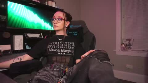 Snapshot of amirinsworld chatting on April 15, 1:01 am Am-er-in online show from April 15, 1:01 am