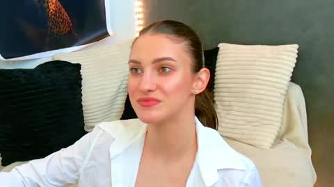 Snapshot of ammirra_a chatting on April 11, 9:24 am Amira online show from April 11, 9:24 am