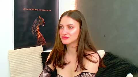 Snapshot of ammirra_a chatting on May 8, 4:29 am Amira online show from May 8, 4:29 am