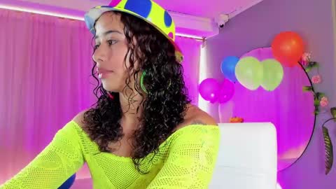 Snapshot of ammy_nova chatting on May 29, 8:18 pm Ammy Nova online show from May 29, 8:18 pm
