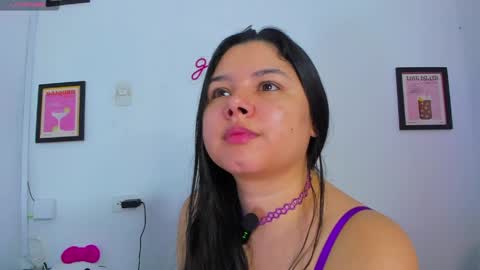 Snapshot of ammy_v chatting on May 29, 1:31 pm Lu online show from May 29, 1:31 pm