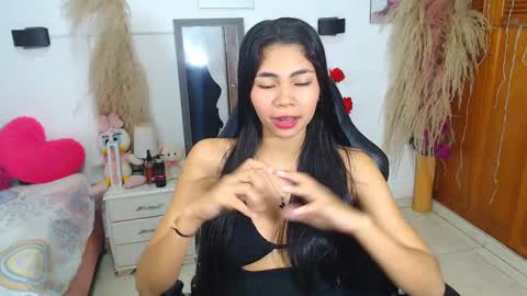 ammyy_wood_ online show from October 9, 5:05 am