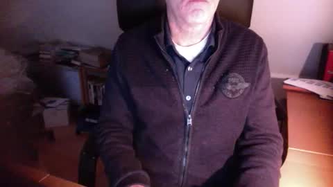 Snapshot of amor2200 chatting on January 1, 2:20 pm Amor2200 online show from January 1, 2:20 pm