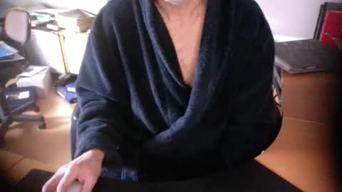 Snapshot of amor2200 chatting on February 6, 8:29 am Amor2200 online show from February 6, 8:29 am