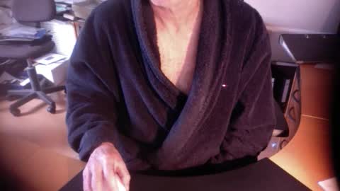 Snapshot of amor2200 chatting on March 12, 8:19 am Amor2200 online show from March 12, 8:19 am