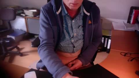 Snapshot of amor2200 chatting on October 13, 8:58 am Amor2200 online show from October 13, 8:58 am