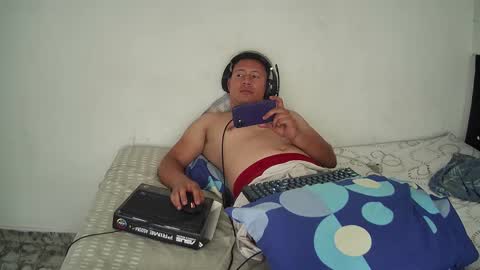Snapshot of amordebandidos chatting on January 11, 6:33 pm amordebandidos online show from January 11, 6:33 pm