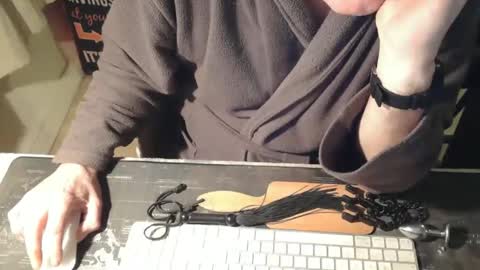 amslave4f online show from January 10, 8:05 am