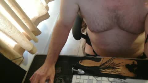 Snapshot of amslave4f chatting on June 15, 5:15 pm amslave4f online show from June 15, 5:15 pm