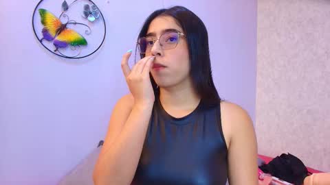 amy__wats0n online show from January 17, 7:06 pm
