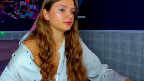 Snapshot of amy__wood chatting on December 18, 1:05 am AmyGMT 2 Mon-Sun 0300am-0900am online show from December 18, 1:05 am