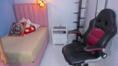 amy_dutta online show from December 3, 7:45 pm