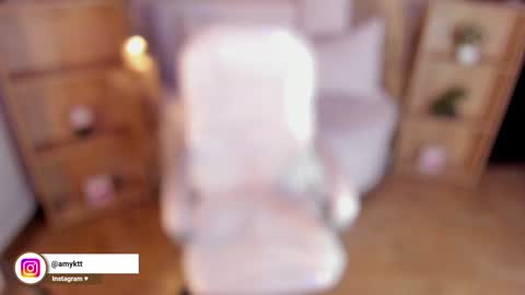 Snapshot of amy_kiitty chatting on December 17, 11:27 pm online show from December 17, 11:27 pm