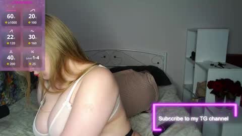 Snapshot of amy_skyy chatting on September 14, 5:01 pm amy_skyy online show from September 14, 5:01 pm