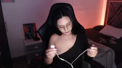 Snapshot of amy_stiward chatting on May 23, 8:46 pm Mia Cristancho online show from May 23, 8:46 pm