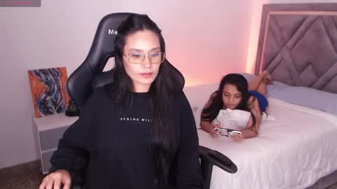 Snapshot of amy_stiward chatting on June 5, 7:41 pm Mia Cristancho online show from June 5, 7:41 pm