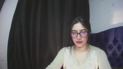 Snapshot of amy_swan09 chatting on February 21, 5:35 am Amy online show from February 21, 5:35 am