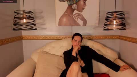 amy_walls7 online show from March 13, 12:01 pm